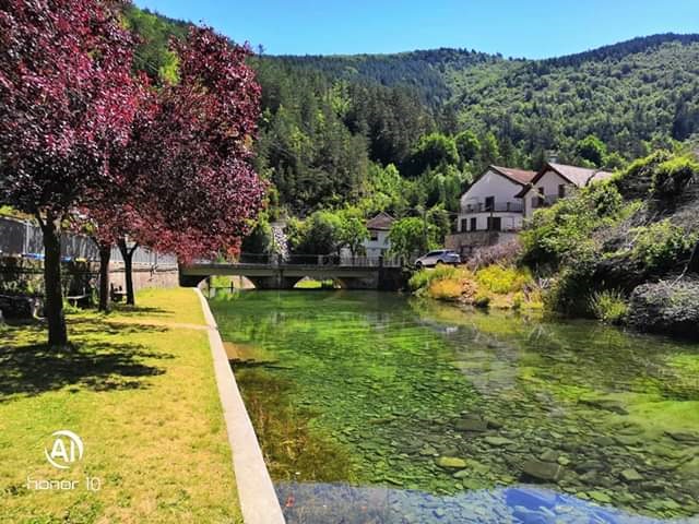 Piscina fluvial de Uztarroz-Uztarrozeko ibai igerilekua