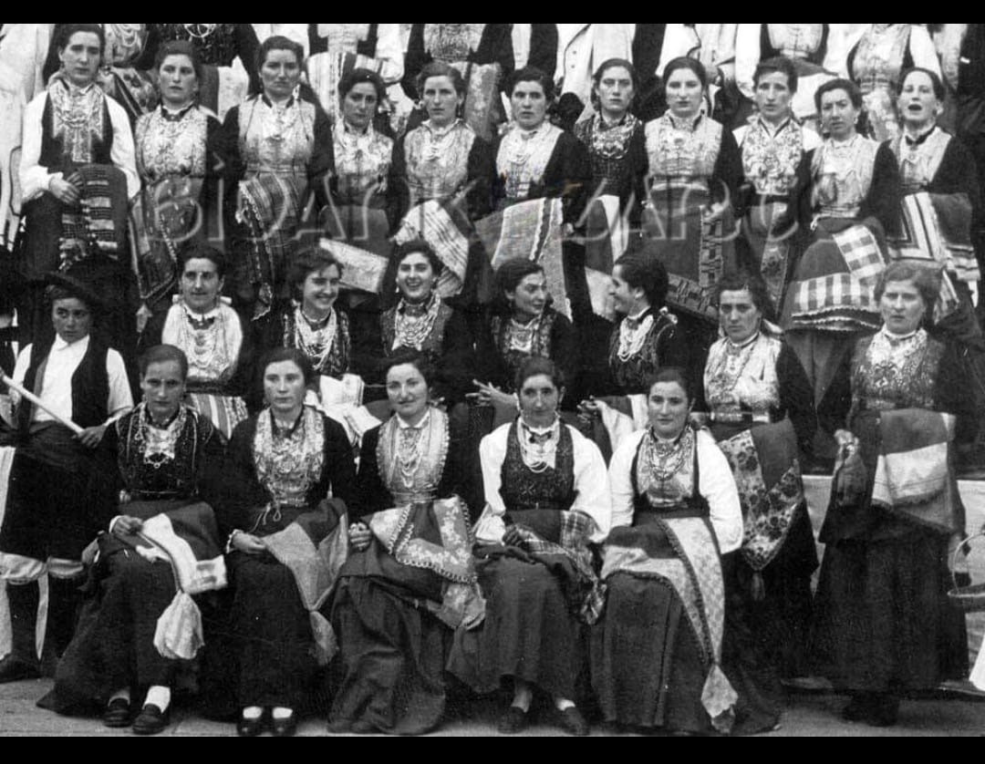 Vestidas-de-roncalesas-Erronkariko-jantziak